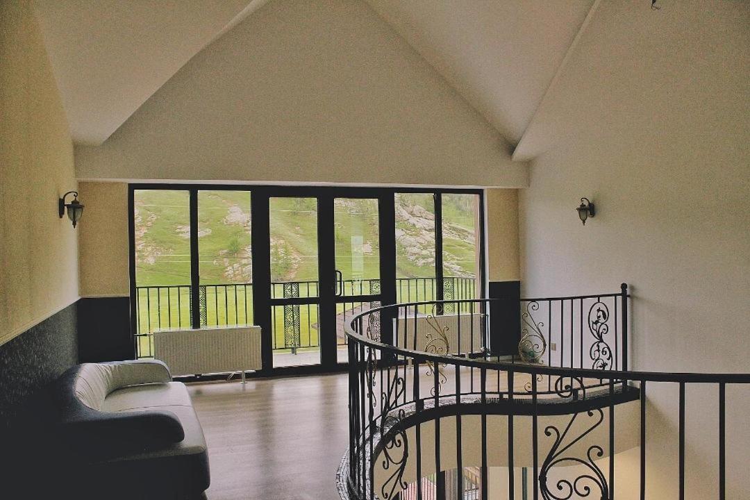 Takhi Resort Terelj Yoliin Hural Eksteriør billede